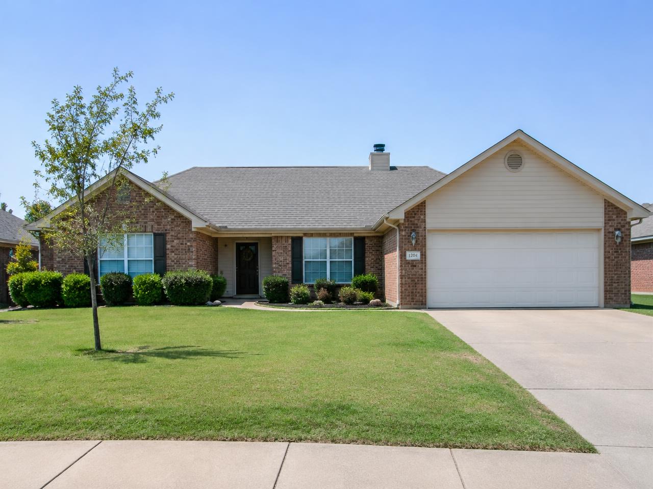 Traditional brick ranch-style home in an Oklahoma neighborhood